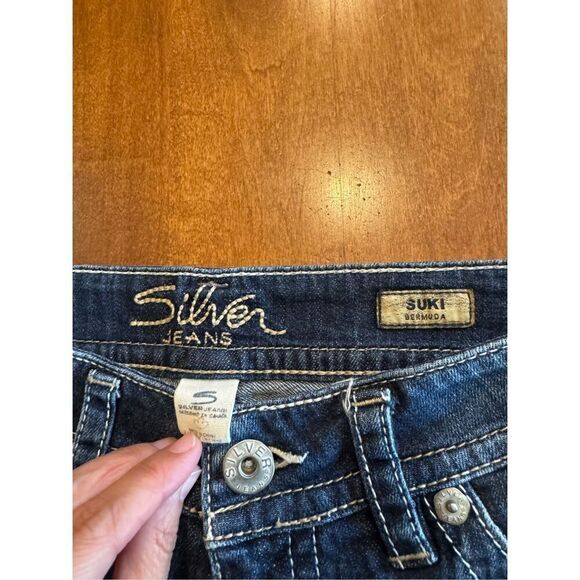 Woman’s silver suki Bermuda shorts size 28 waist - Picture 2 of 4